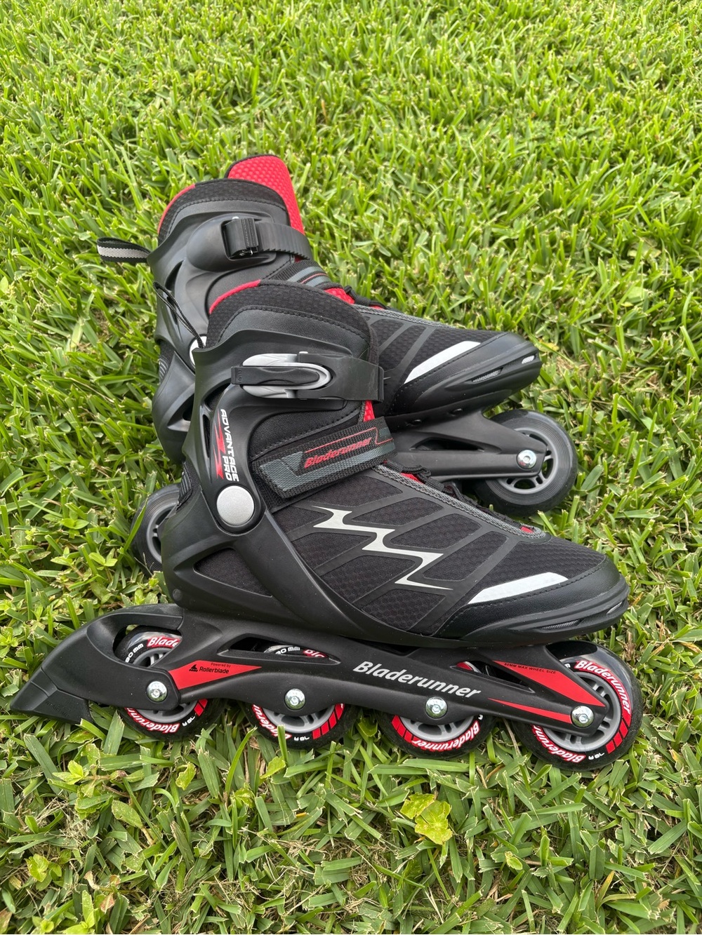 Advantage Pro Bladerunner Black & Red Inline Skates (New & Unused) (Size 8)
